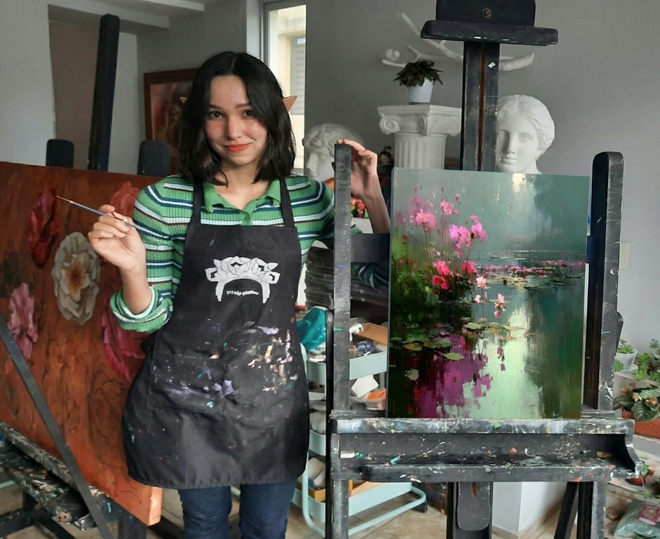 Estudiante junto a su pintura en el taller de Wladimir Tasoff